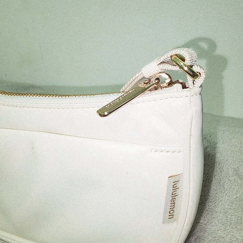 Lululemon City Essentials Mini Shoulder Bag 1L - Picture 6 of 10
